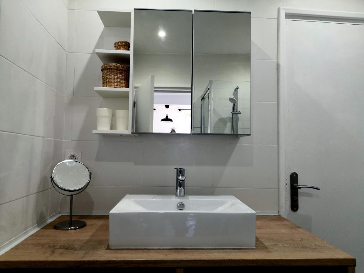 Appartement Grand 2 pièces rénové climatisé, vieil Antibes, proche port Extérieur photo