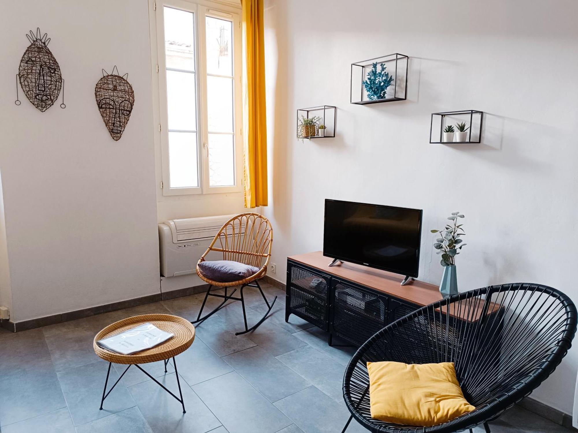 Appartement Grand 2 pièces rénové climatisé, vieil Antibes, proche port Extérieur photo