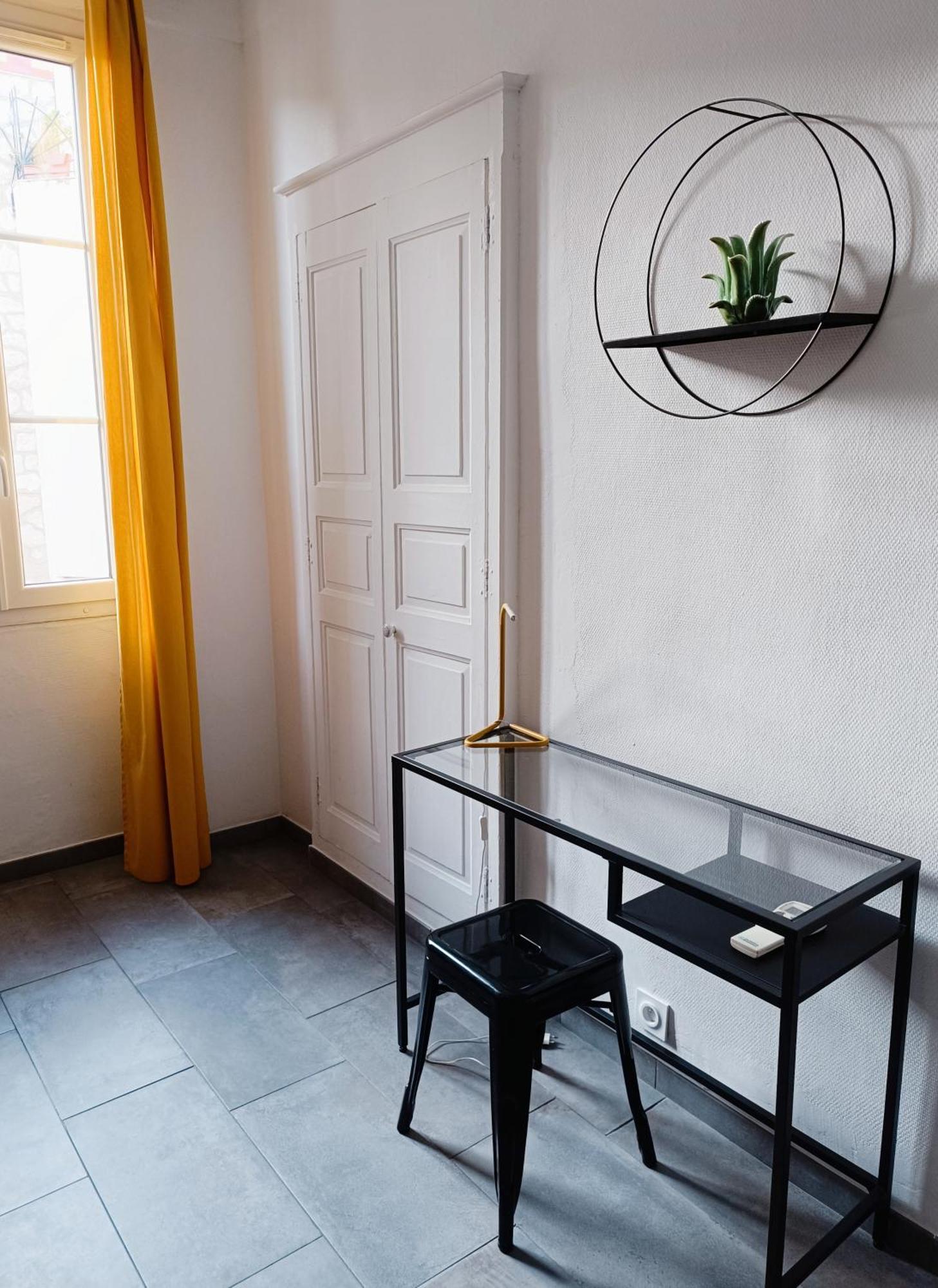 Appartement Grand 2 pièces rénové climatisé, vieil Antibes, proche port Extérieur photo